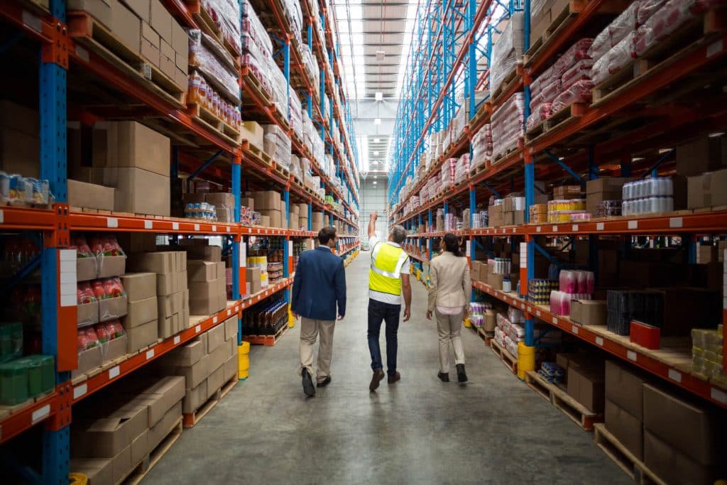 Portas automáticas para armazéns: confira os benefícios